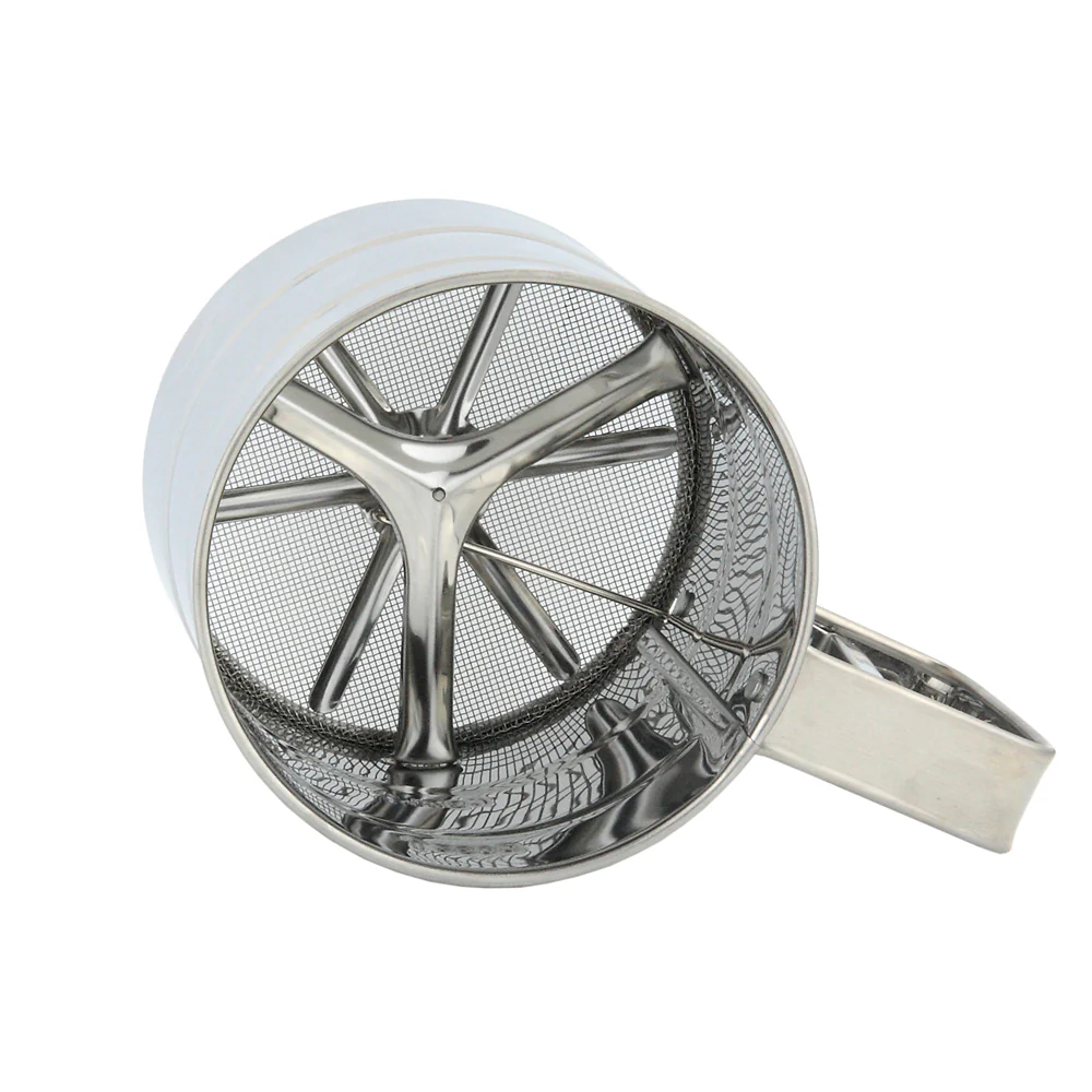 Apollo One-Handed Squeeze Handle Flour Sifter | 125 g/250 g, Agitator - Image 3