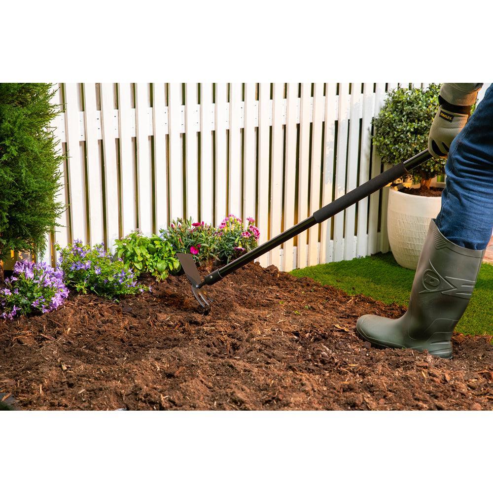 Black + Decker Fibreglass Cultivator with Hoe | 148cm - Image 3