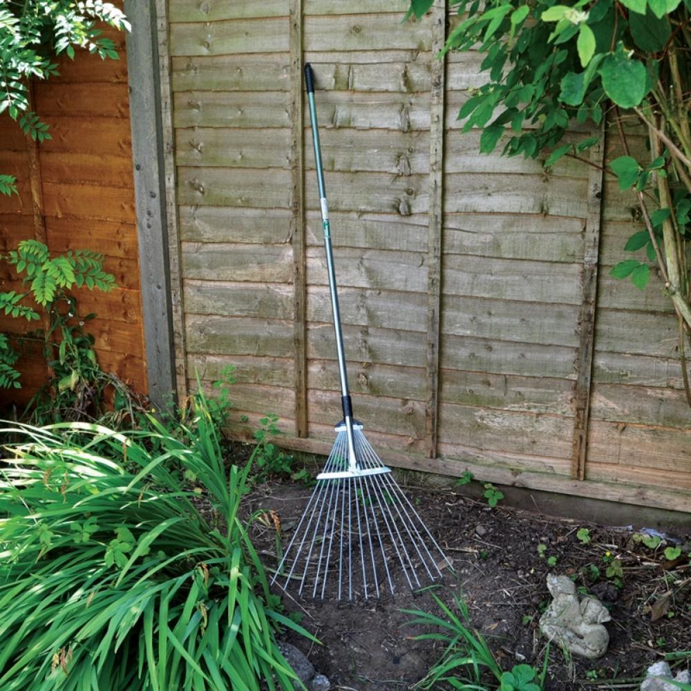 Kingfisher Adjustable Lawn Rake - Image 2